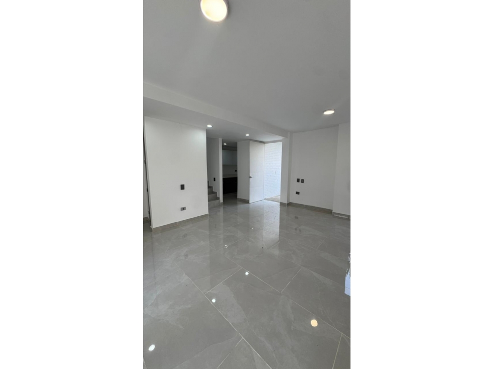 VENDO CASA REMODELADA EN EL CASTILLO JAMUNDI (P.Z) CW:10433149 - 4