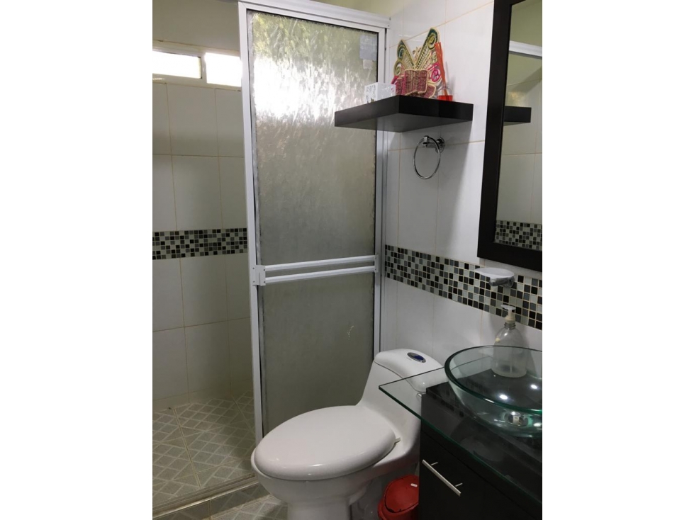 VENDO HERMOSA CASA-FINCA CAMPESTRE EN EL LAGO CALIMA (YL) CW:5294270 - 5
