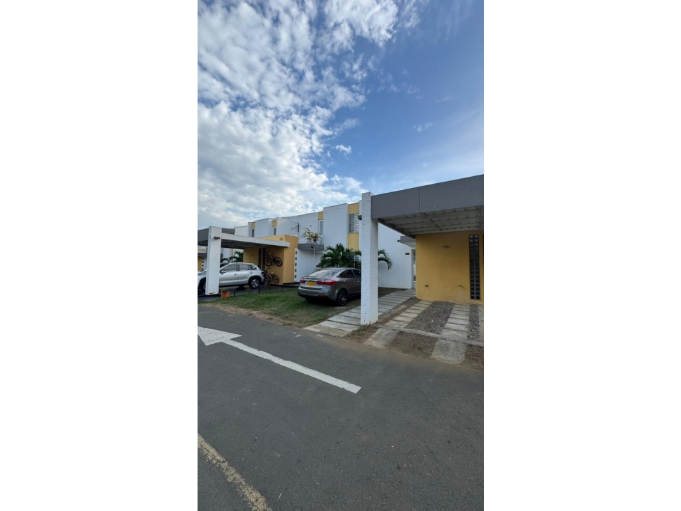 VENDO CASA REMODELADA EN EL CASTILLO JAMUNDI (P.Z) CW:10433149 - 1