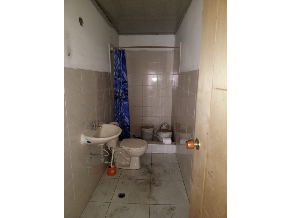 VENDO CASA DE 2 PISOS CON LOCAL EN VERSALLES (A.M) CW:9083676 — foto 6