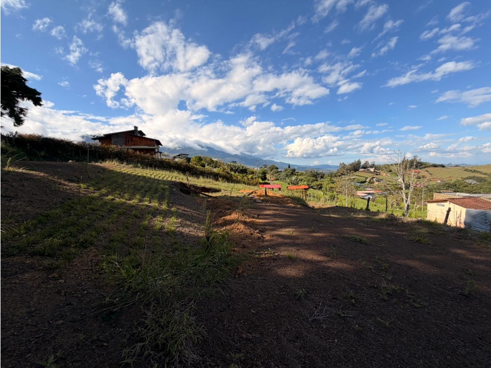 VENTA DE ESPECTACULAR LOTE EN CONDOMIO EN LAGO CALIMA (PZ) CW: 9890580 - 3