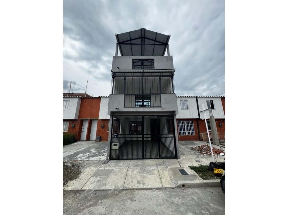 VENDO CASA DE 3P UNIF. EN MANZANARES CANDELARIA (FG)W:10010606