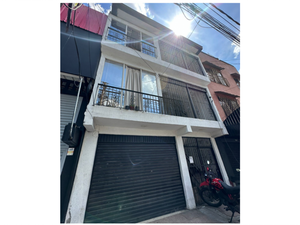 CASA DE 3 PISOS INDEPENDIENTES EN CRISTOBAL COLON (F.D) CW:9892003