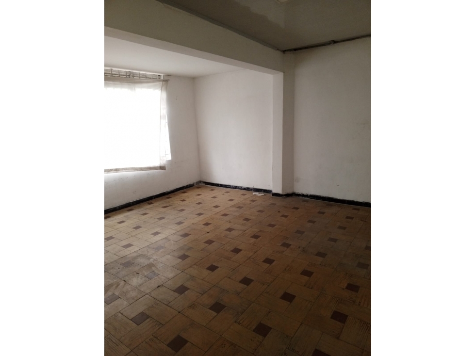 VENDO CASA DE 2 PISOS CON LOCAL EN VERSALLES (A.M) CW:9083676 — foto 5