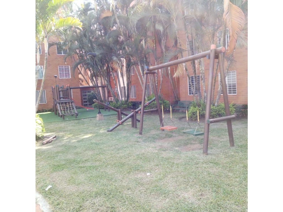 VENDO APTO PISO 5 CON ASCENSOR EN PRADOS DEL LIMONAR (A.M) CW:10201468