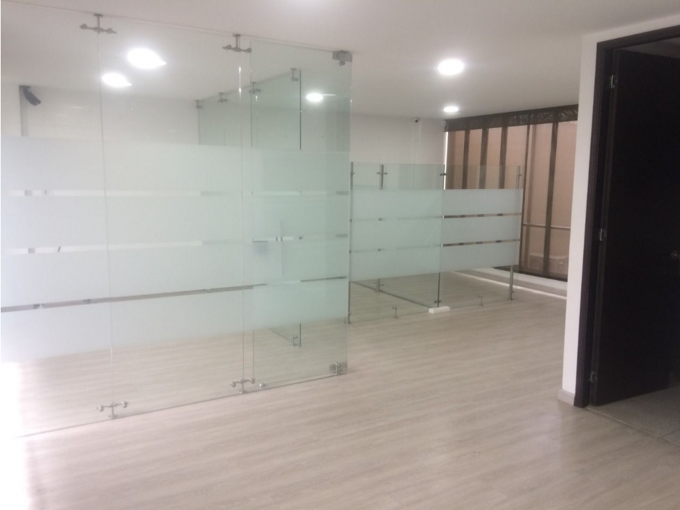 EN VENTA OFICINA UBICADA EN PASADENA