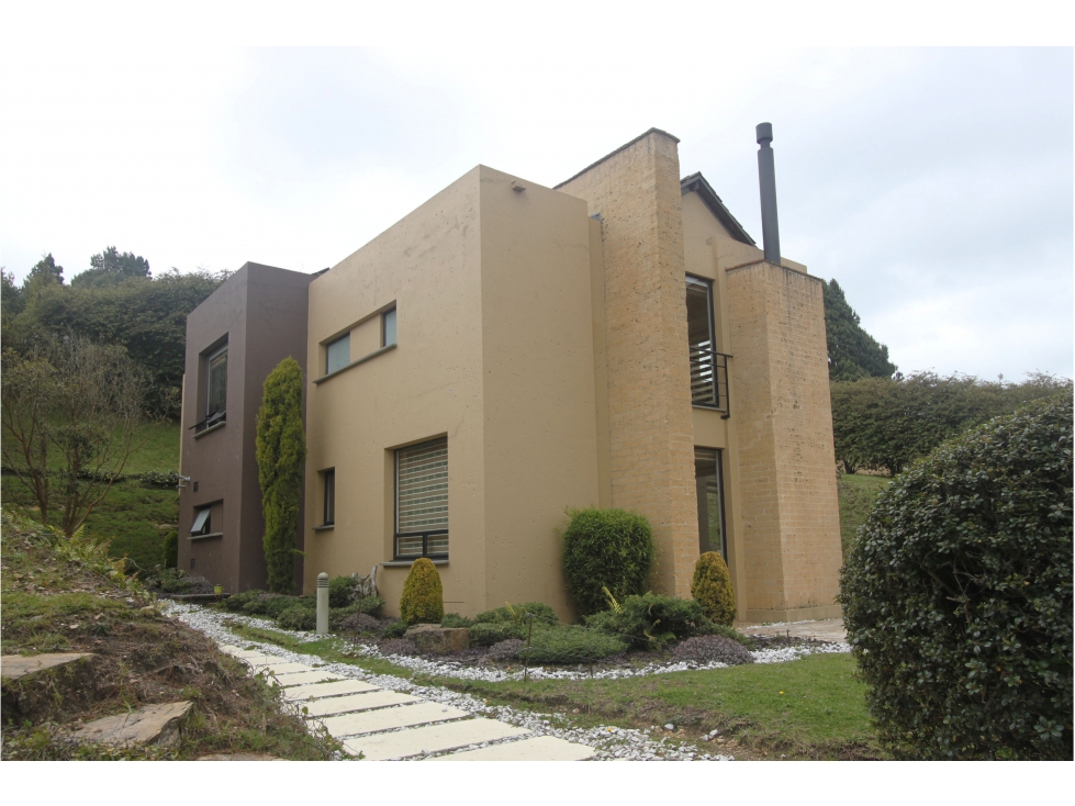 HERMOSA CASA EN ARBORETTO EN LA CALERA - 2
