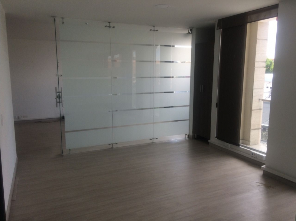 EN VENTA OFICINA UBICADA EN PASADENA — foto 5