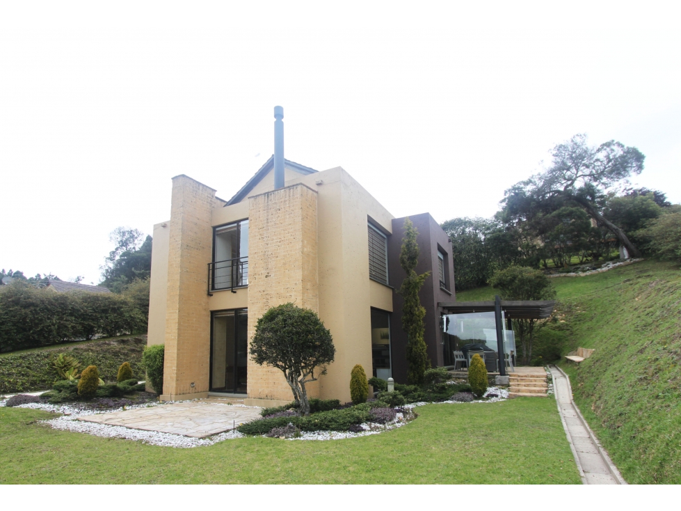 HERMOSA CASA EN ARBORETTO EN LA CALERA - 1