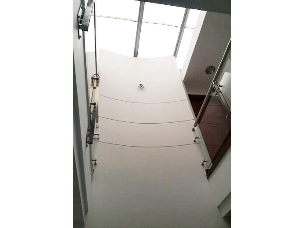 EN RENTA O VENTA OFICINA EN SANTA BARBARA — foto 4