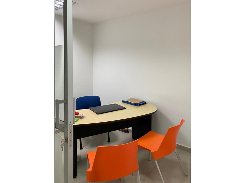 EN RENTA O VENTA OFICINA EN SANTA BARBARA — foto 5