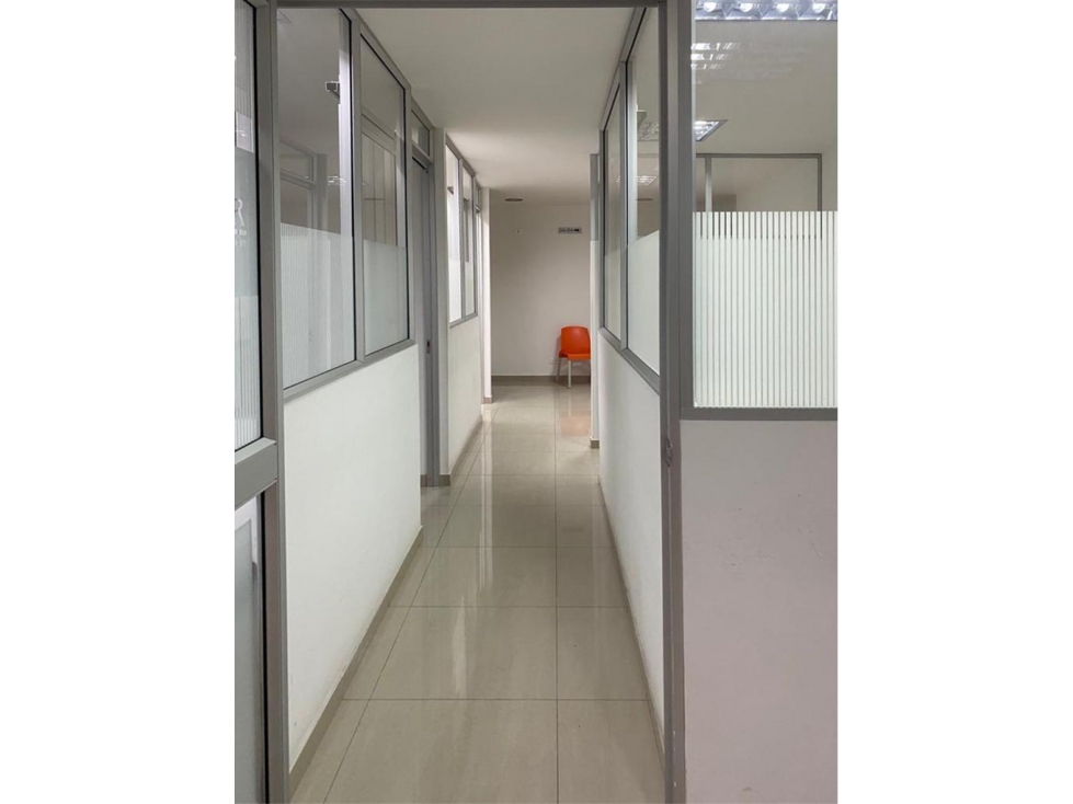 EN RENTA O VENTA OFICINA EN SANTA BARBARA — foto 6