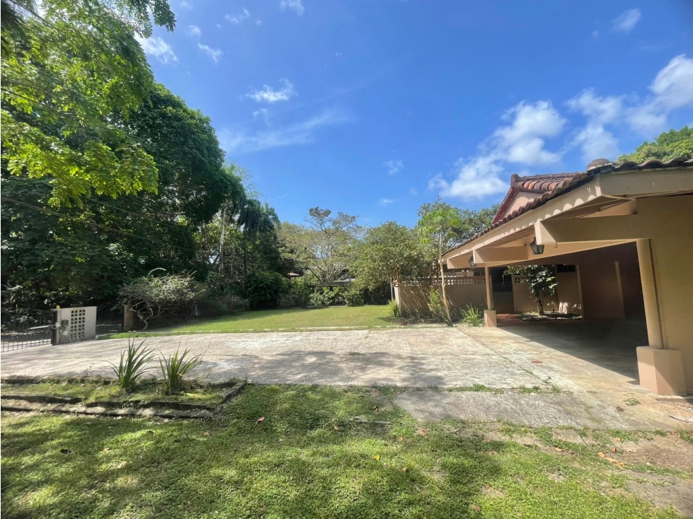 Remate de Casa en Residencial cerrado Las Cumbres # 2144 cvd