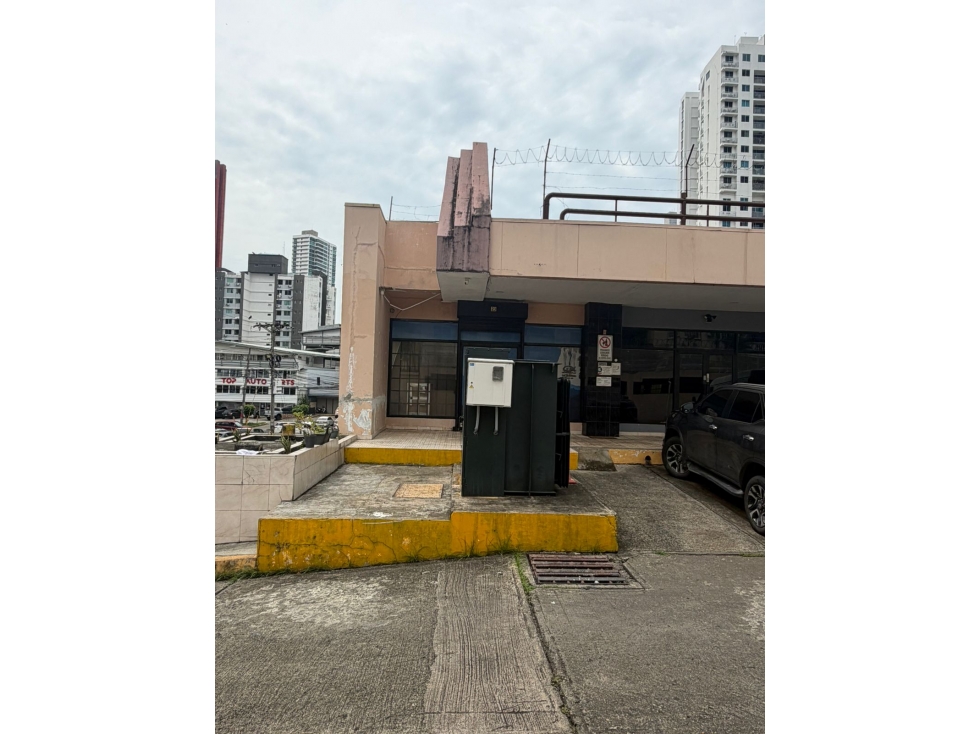 Local Planta Baja en a pasos de Via España # 2330 lad — foto 2