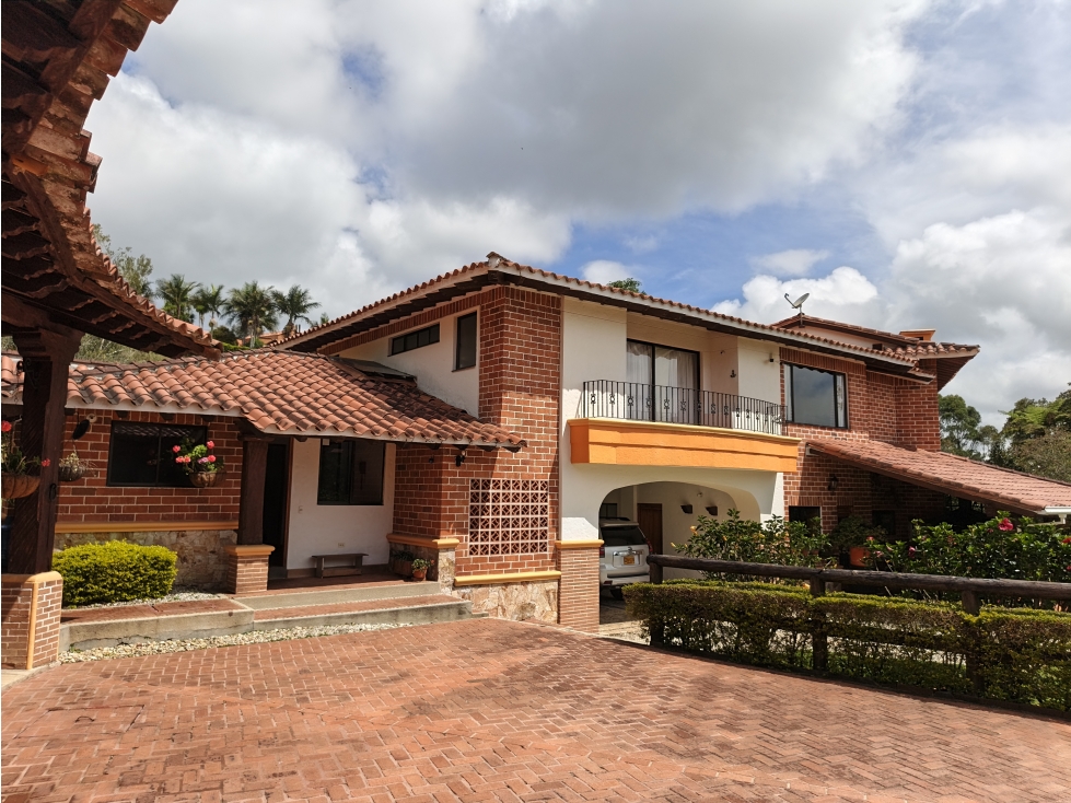 Venta de Finca con pesebreras en Sajonia Aeropuerto Rionegro - 2