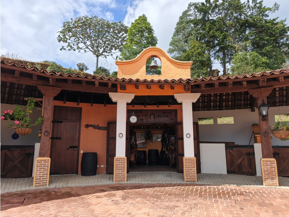 Venta de Finca con pesebreras en Sajonia Aeropuerto Rionegro - 3