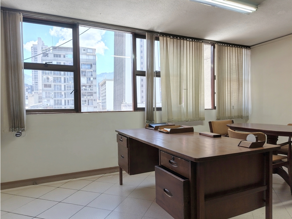Venta de oficina Medellin Centro Pasaje Astoria - 2