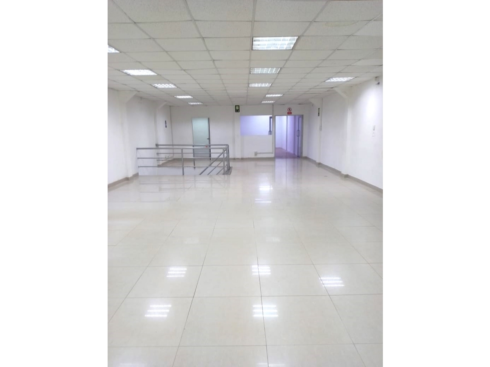 Se alquila local comercial 225 m2 2do piso Pucallpa Saenz Peña - 3