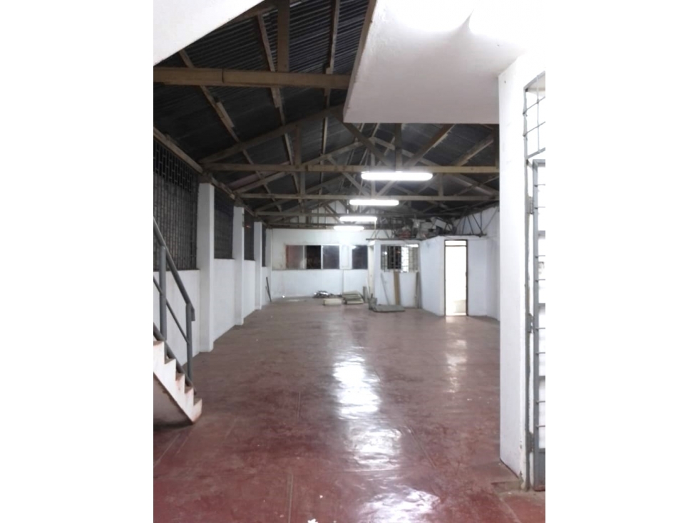Se alquila local comercial 225 m2 2do piso Pucallpa Saenz Peña - 4