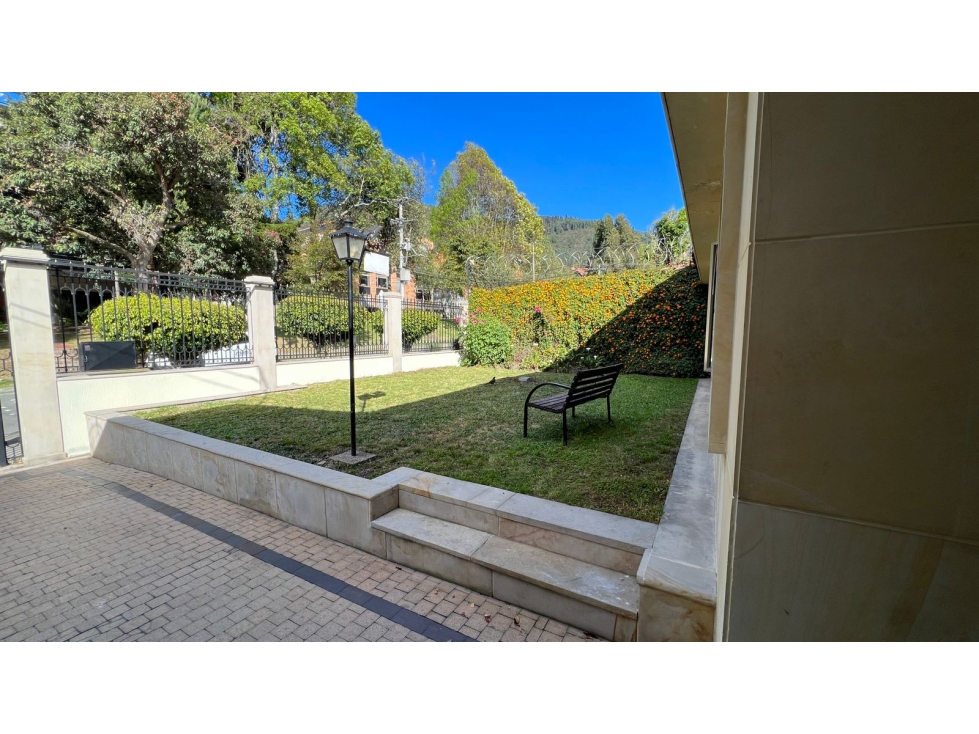 BOGOTÁ/ CASA EN VENTA/ SANTA BARBARA ALTA