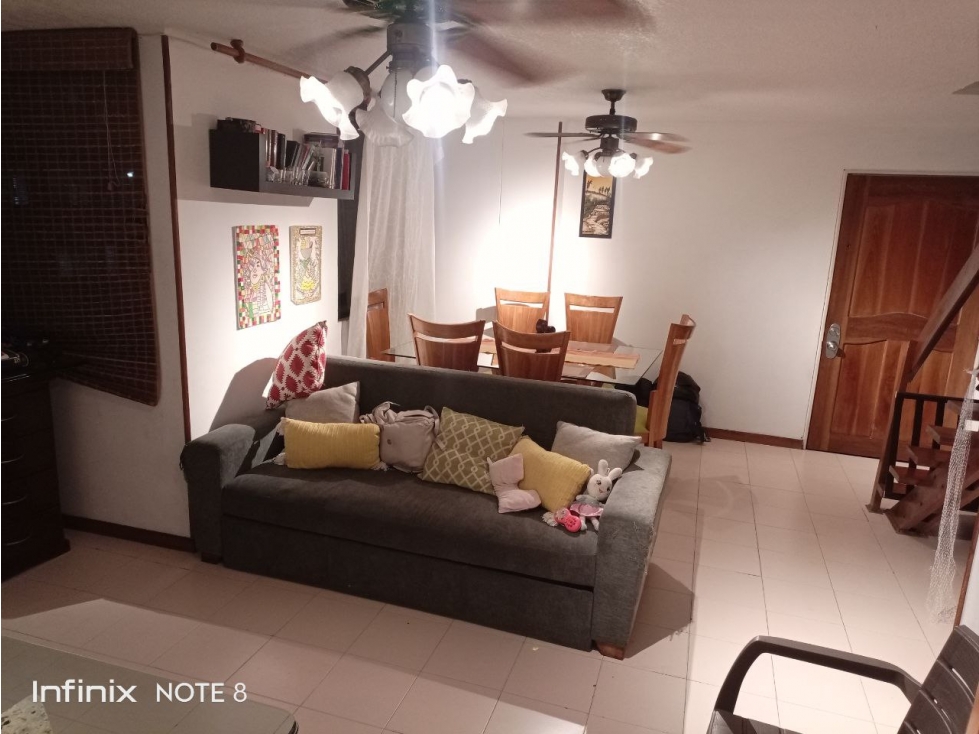 VENDO HERMOSO APARTAMENTO DÚPLEX EN EL BARRIO SANTA ANITA — foto 5