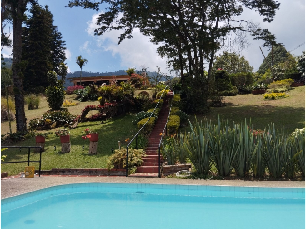 HERMOSA FINCA EN DAPA