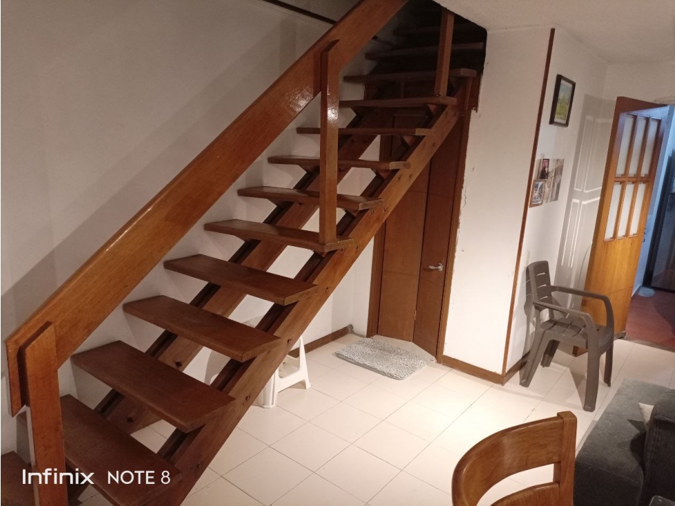 VENDO HERMOSO APARTAMENTO DÚPLEX EN EL BARRIO SANTA ANITA — foto 6