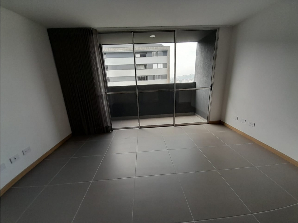 Inmueble con amplios espacios e iluminación en Guayabal — foto 3