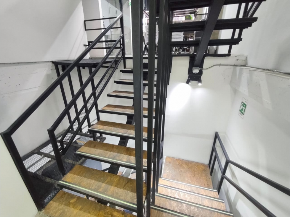 4 niveles con oficinas, bodega y zona de cargue en Pereira — foto 3