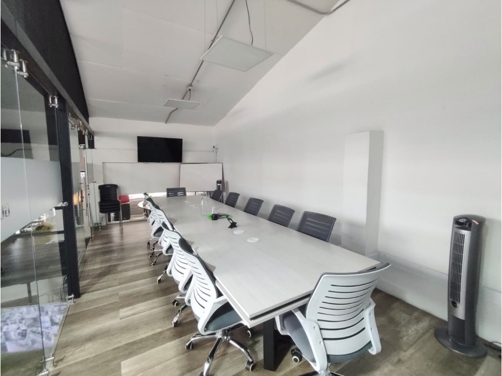 4 niveles con oficinas, bodega y zona de cargue en Pereira — foto 2