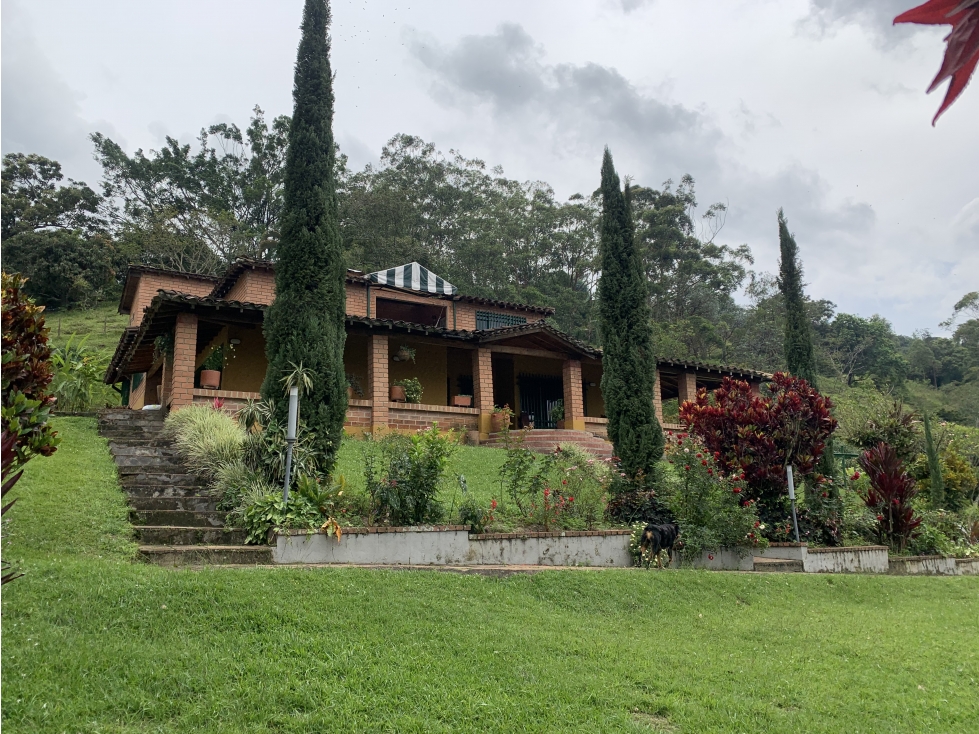 CASA CAMPESTRE EL LIMONAR GIRARDOTA