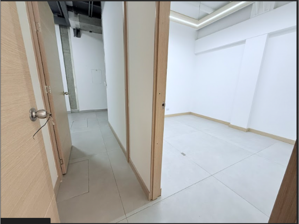 Local en Zona Élite Comercial de Cerritos — foto 4