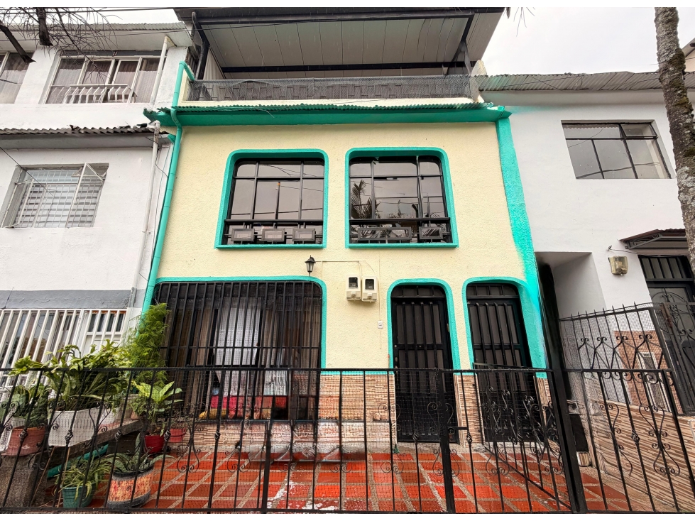 Espectacular Casa de dos niveles , Matriculas independientes.