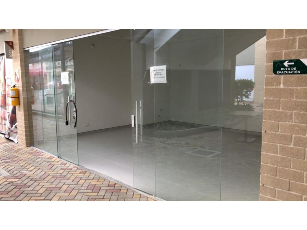 Local en venta con excelente ubicación en Rionegro - 1