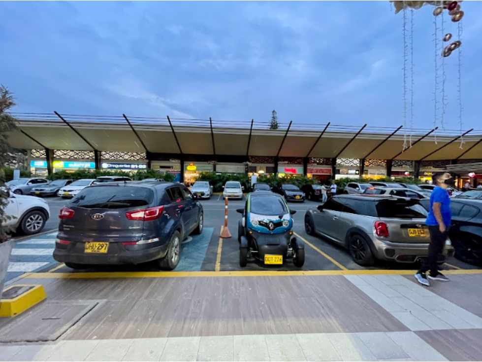Local en Zona Élite Comercial de Cerritos