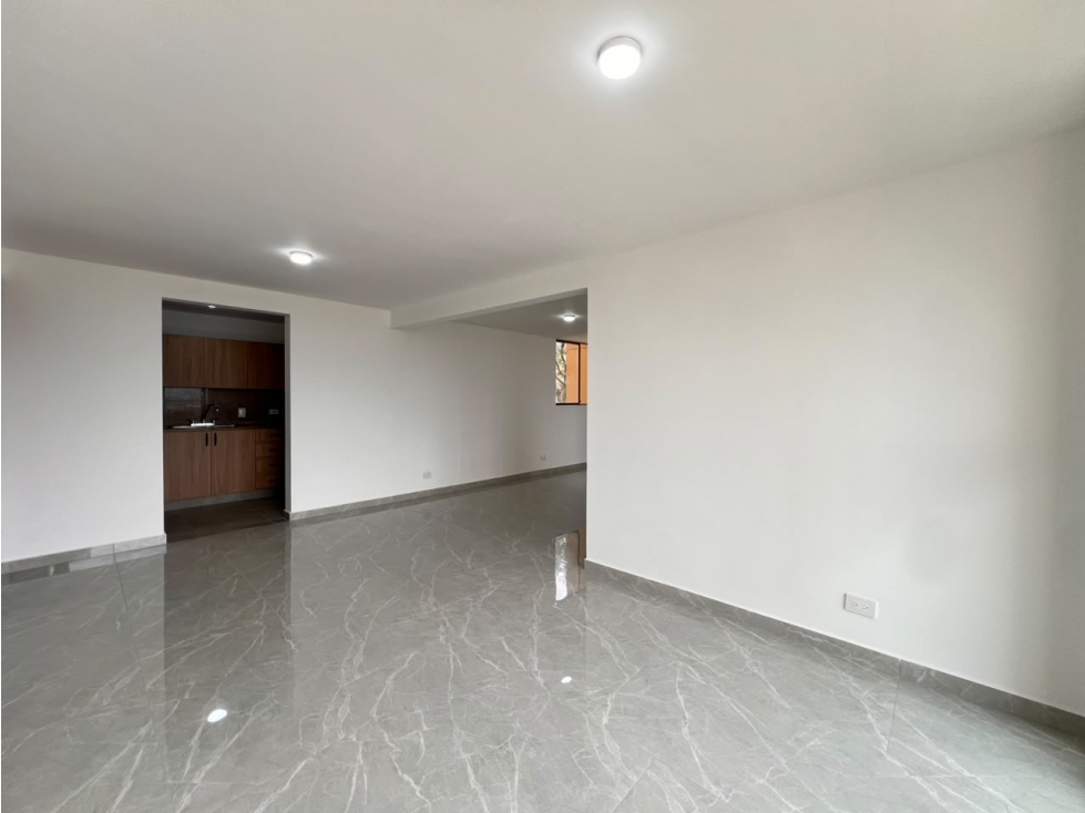 APARTAMENTO EN LOMA DE LOS BERNAL, A UNA CUADRA DE LA AV. 80 — foto 3