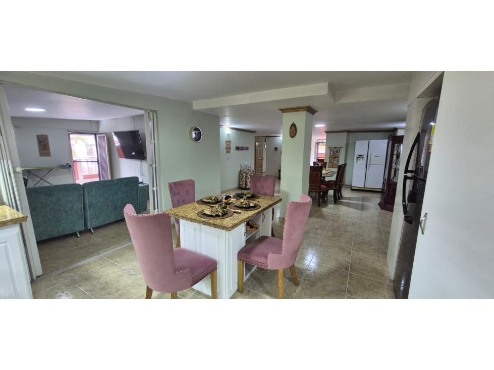 Apartamento amplio, iluminado y con excelente distribución