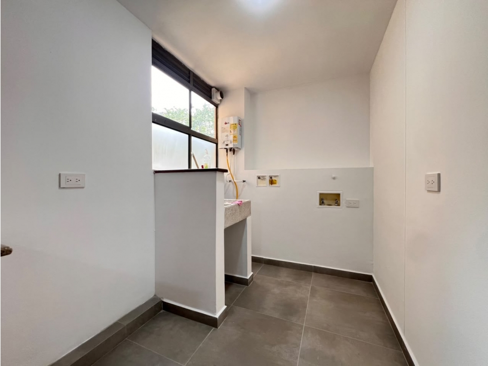 APARTAMENTO EN LOMA DE LOS BERNAL, A UNA CUADRA DE LA AV. 80 — foto 4