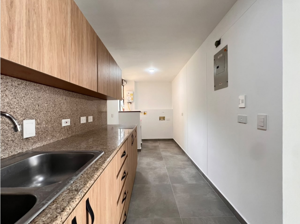 APARTAMENTO EN LOMA DE LOS BERNAL, A UNA CUADRA DE LA AV. 80 — foto 5