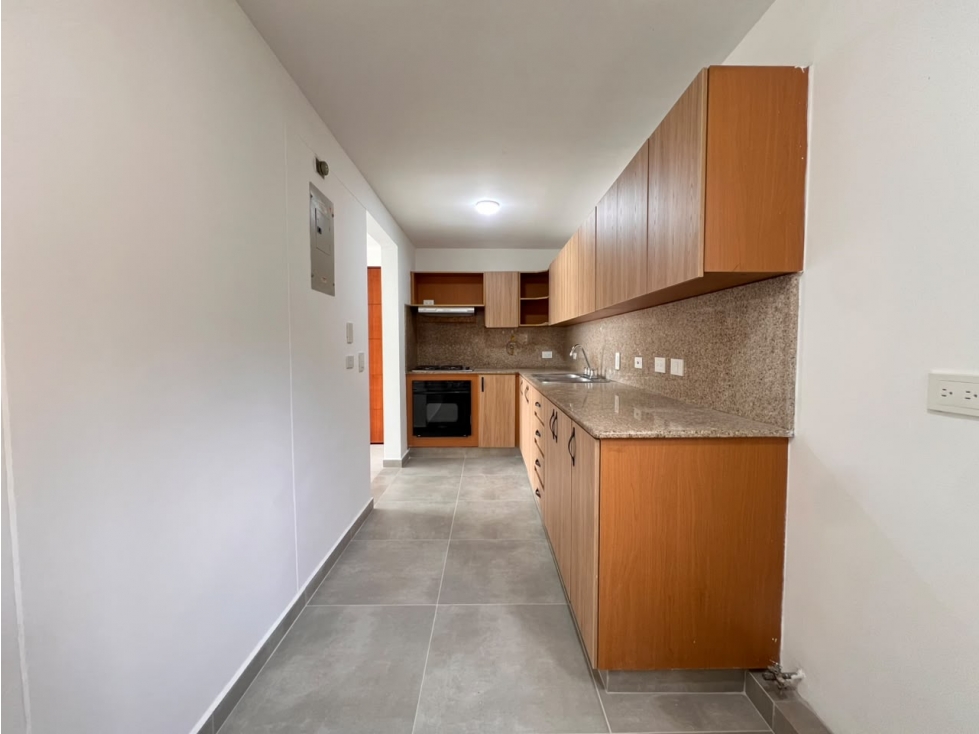 APARTAMENTO EN LOMA DE LOS BERNAL, A UNA CUADRA DE LA AV. 80 — foto 6