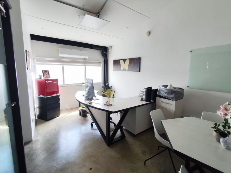 4 niveles con oficinas, bodega y zona de cargue en Pereira