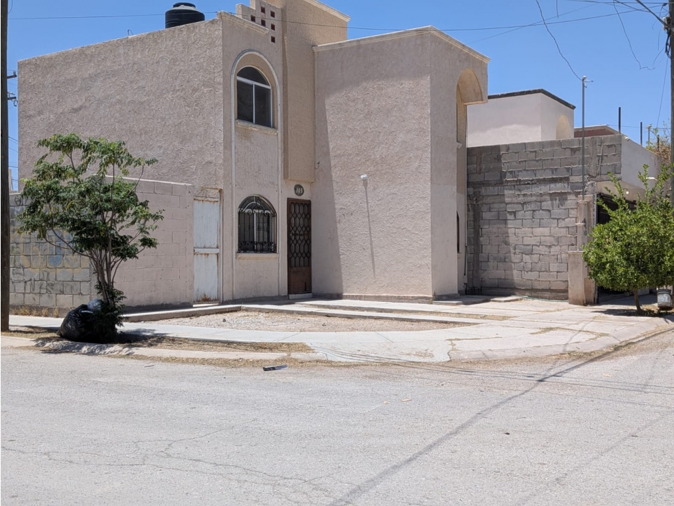 Casa Venta Joyas de Torreón en esquina con terreno excedente - 2
