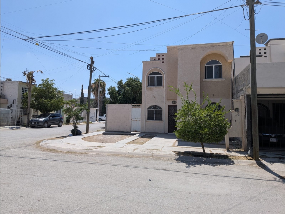 Casa Venta Joyas de Torreón en esquina con terreno excedente - 4