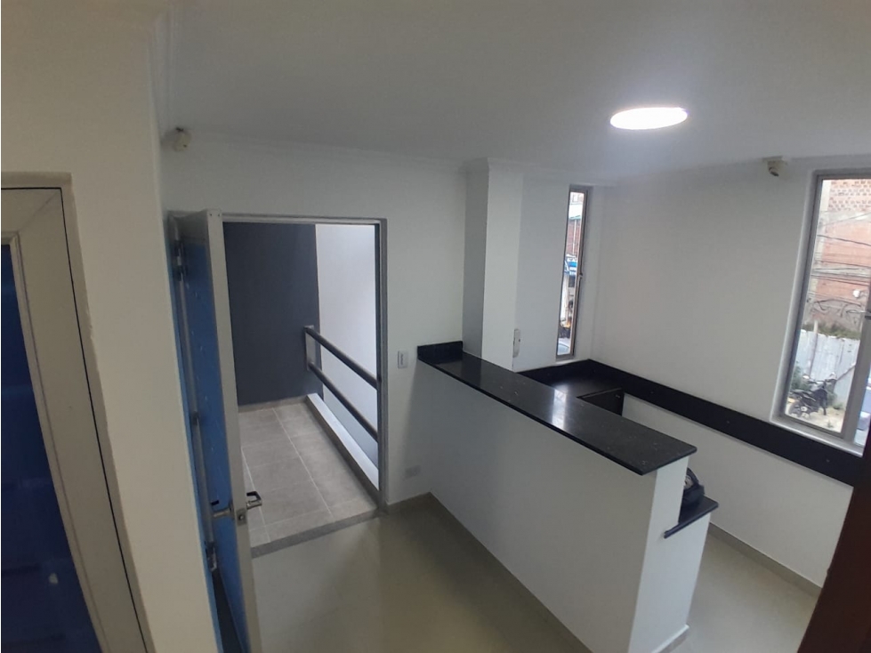 ARRIENDO LOCAL COMERCIAL UBICADO SEGUNDO PISO - 2