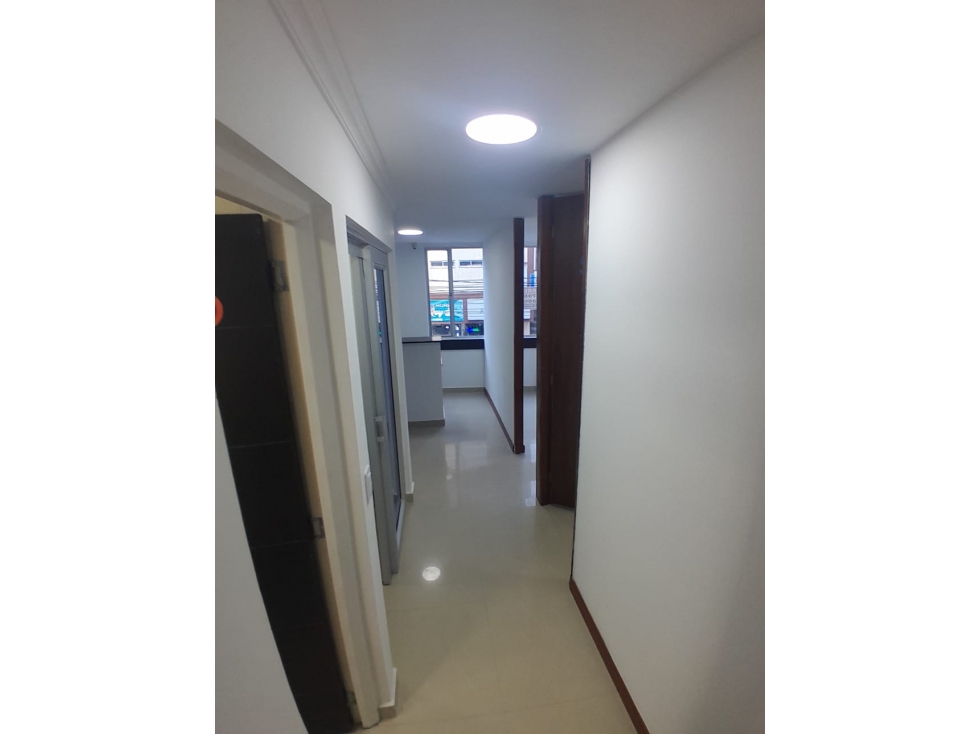 ARRIENDO LOCAL COMERCIAL UBICADO SEGUNDO PISO - 4