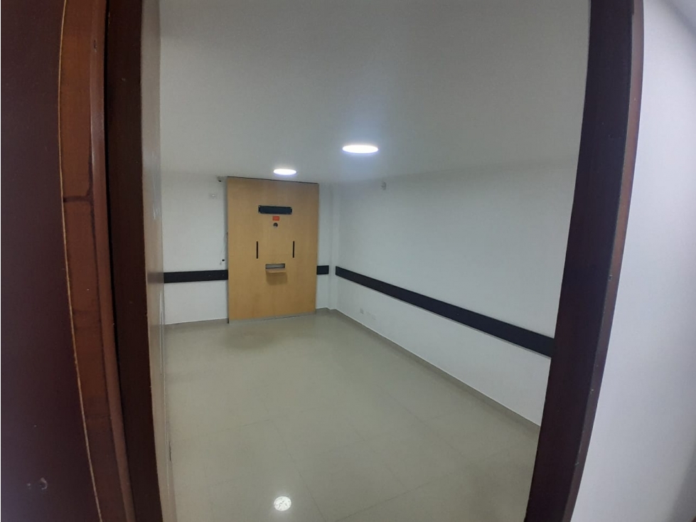 ARRIENDO LOCAL COMERCIAL UBICADO SEGUNDO PISO - 6