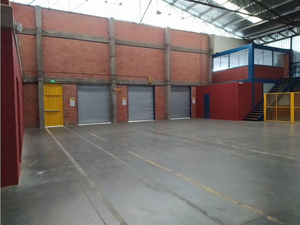 ARRIENDO BODEGA 2.550 M2 MADRID, CUND 5 MUELLES PARQUE INDUSTRIAL - 5