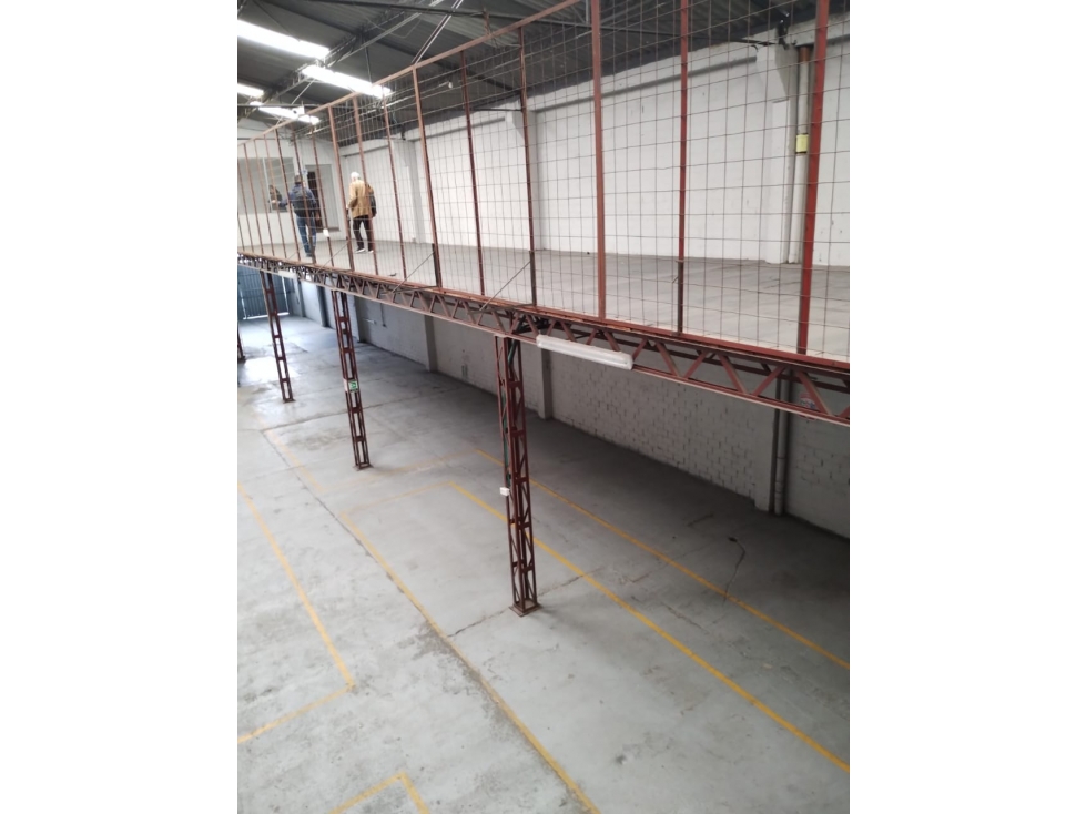 BODEGA 600M2 EN TOBERIN PARA USO COMERCIAL O ALMACENAMIENTO — foto 2