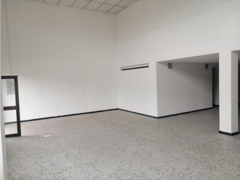 ARRIENDO LOCAL 381 EN FUNZA PARQUE INDUSTRIAL SOBRE CALLE 13 - 3