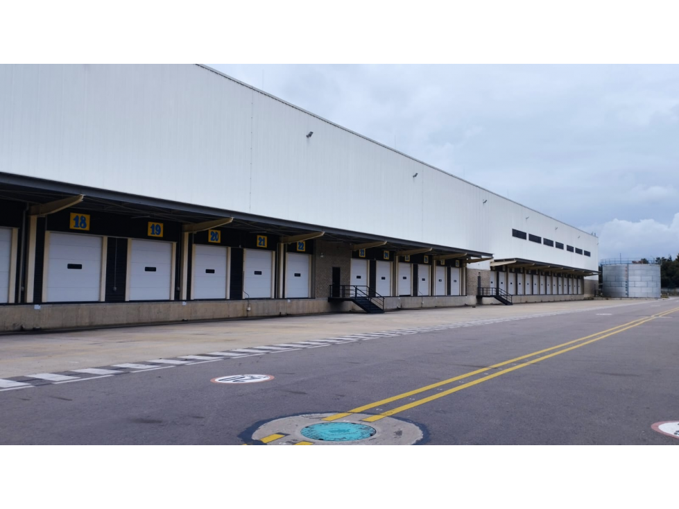 ARRIENDO BODEGA 5600 M2 TOCANCIPA 31 MUELLES IDEAL ALMACENAMIENTO - 3